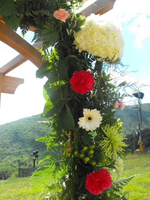 floral arch close up 3