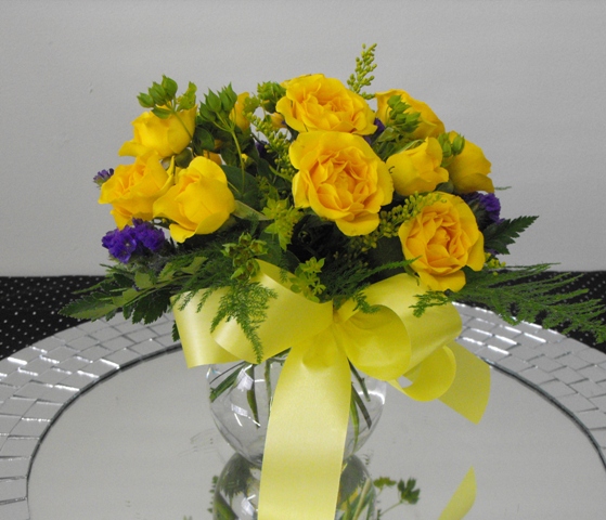 yellow spray rose vase
